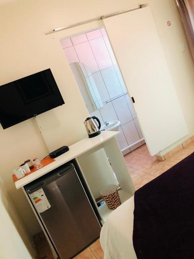 Mo-Nize Villa Guesthouse Otjiwarongo Ngoại thất bức ảnh
