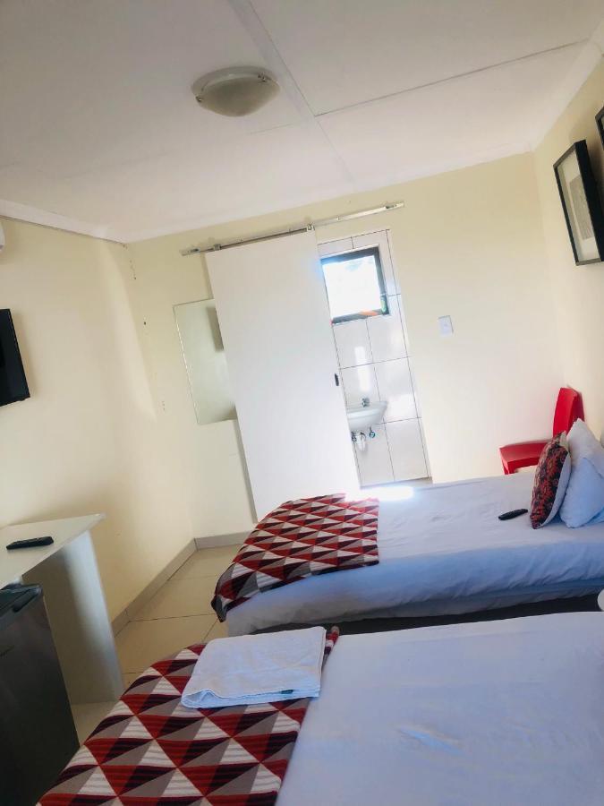 Mo-Nize Villa Guesthouse Otjiwarongo Ngoại thất bức ảnh